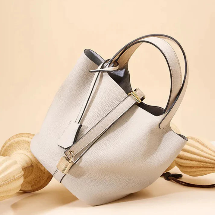 Carmen Trend™ | Bucket-style leather clutch