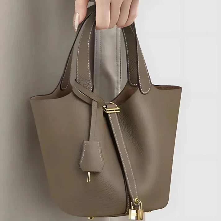 Carmen Trend™ | Bucket-style leather clutch