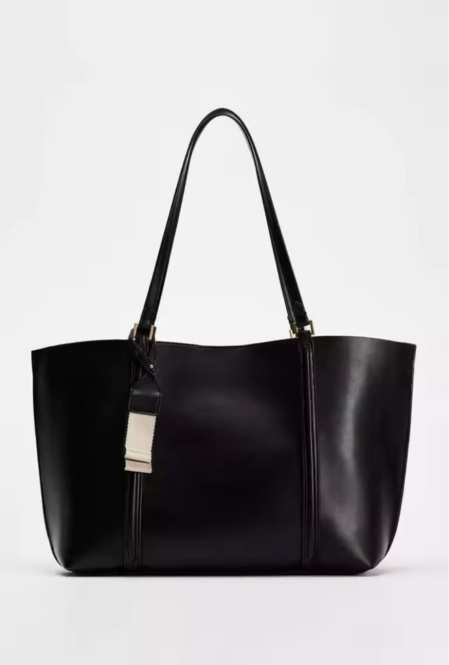 Essential Shoulder Tote