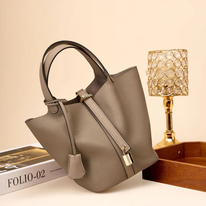 Carmen Trend™ | Bucket-style leather clutch
